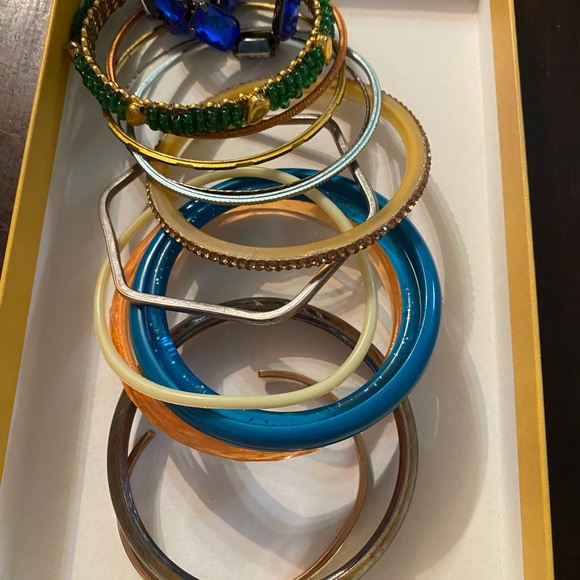 22 Mixed lot of ladies bangles various materials - Picture 11 of 11